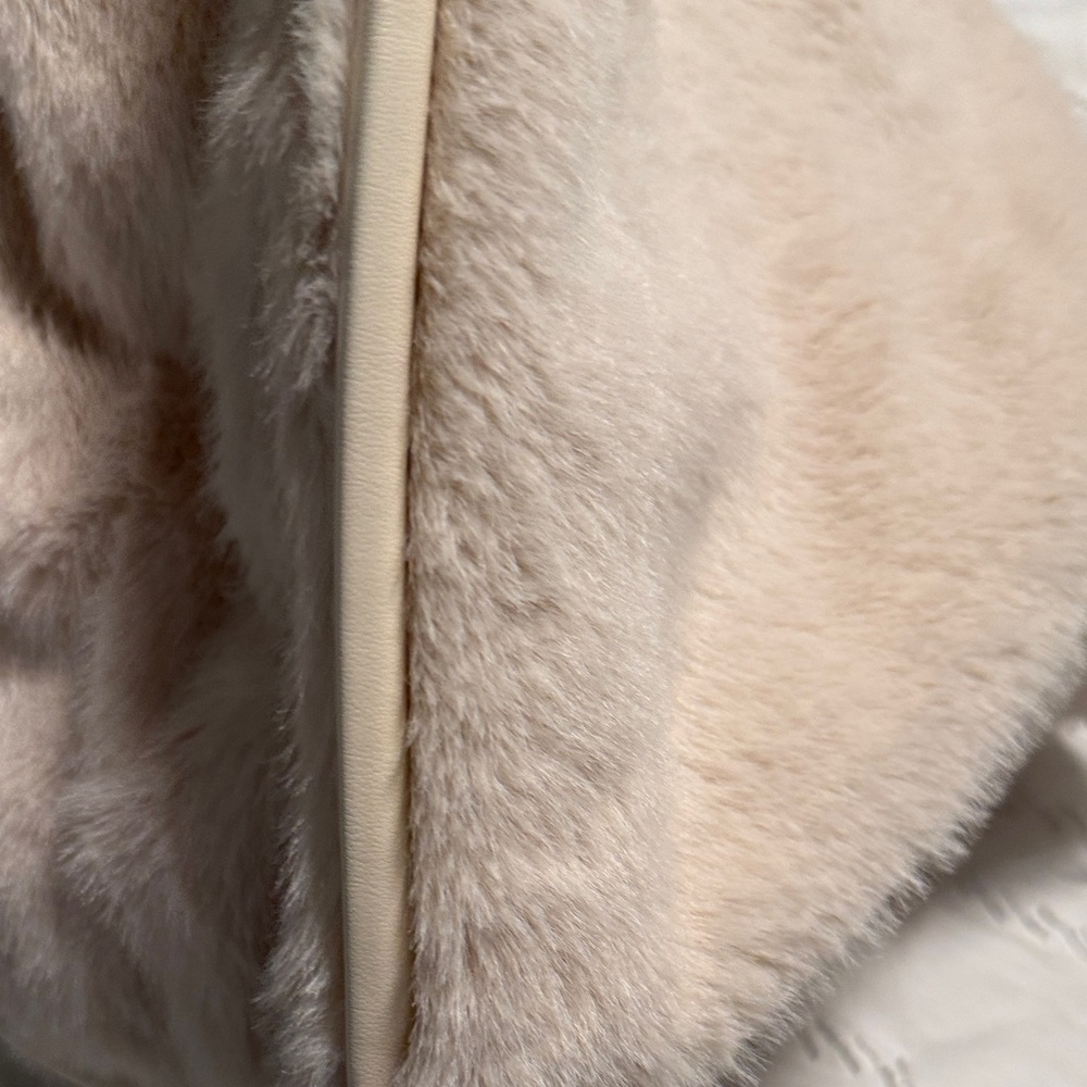 Elegant Cream Faux Fur Tote Bag - Picture 11 of 14